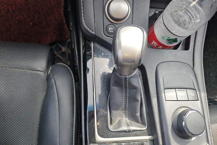 Used Lexus ES 2015 300h Comfort Edition Gear Lever
