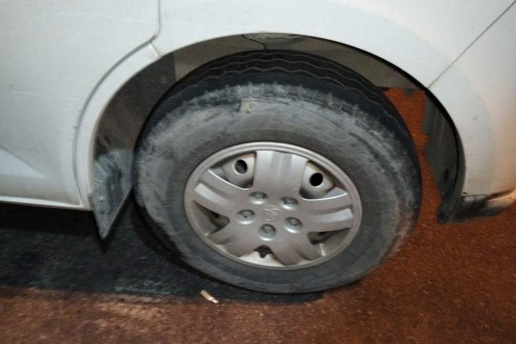 Used CHANGAN KAICHENG Ruixing EM80 2023 EM80 Ⅱ Side-Hinged 2-Seat Base Model Right Front Wheel Hub