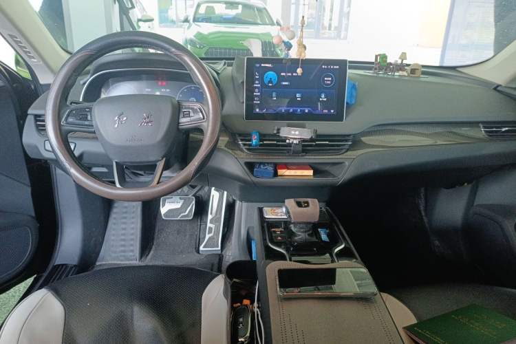 Used Hongqi E-QM5 2022 431 km Charge & Enjoy Edition Center Console