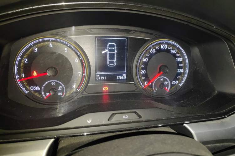 Used Volkswagen Lamando 2019 230TSI Manual Trend Edition China VI Standard Odometer Close Up