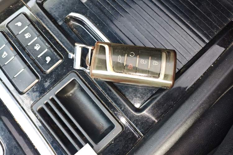 Used GAC Trumpchi GS8 2017 320T Two-Wheel Drive Luxury Smart Connectivity Version (7 Seats) Interior 1