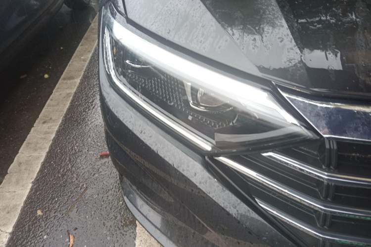 Used Volkswagen Sagitar 2021 280TSI DSG 30th Anniversary Edition Right Front Headlight