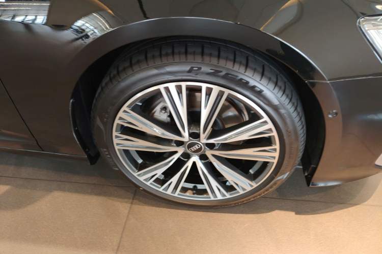 Used Audi A6L 2025 Restyled 45 TFSI quattro Prestige Dynamic Edition Right Front Wheel Hub