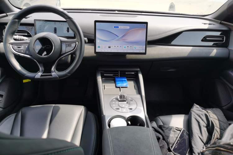 Used BYD Seal 06 New Energy 2025 DM-i Smart Drive 120KM Prestige Model Center Console