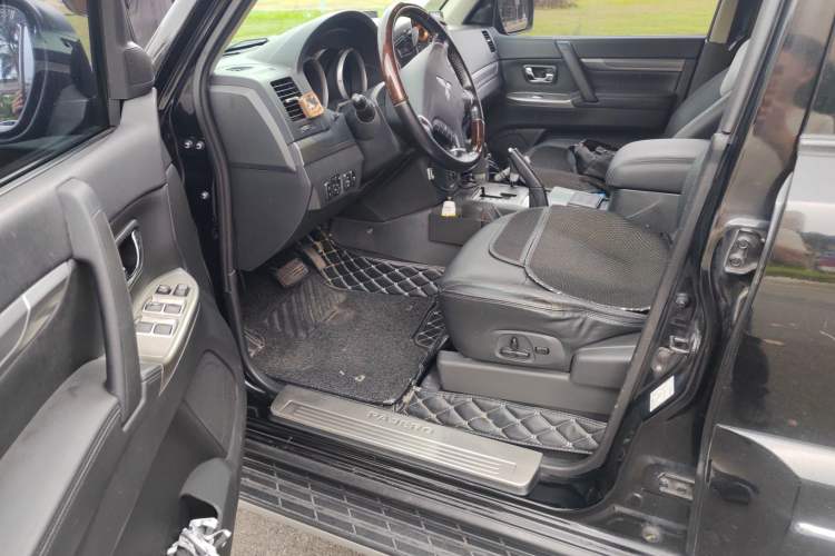 Used Mitsubishi Pajero 2016 3.0L Automatic Prestige Version China V Standard
