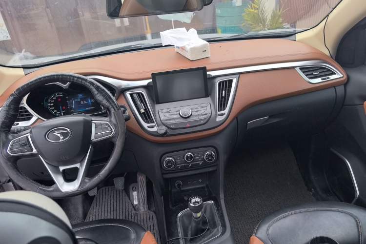 Used Soueast DX7 2015 1.5T Manual Luxury Model Center Console