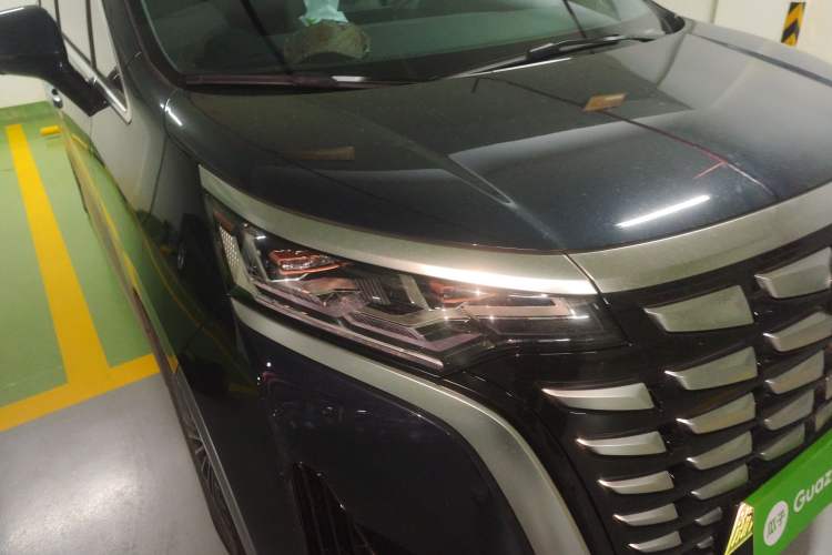 Used Denza D9 2022 DM-i 1040 Prestige Model
