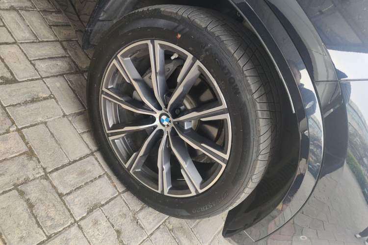 Used BMW X5 2020 xDrive40i M Sport Package Right Front Wheel Hub