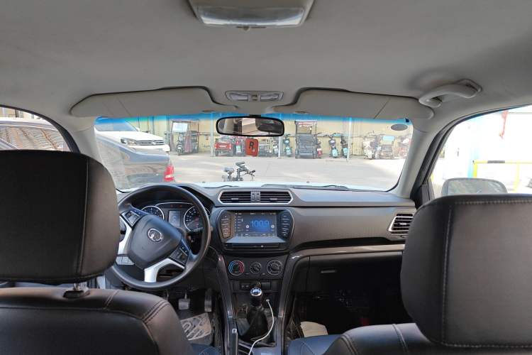 Used Great Wall Wingle 5 2017 2.4L European-spec Gasoline 2WD Elite Model with Big Double Cab – 4G69S4N
