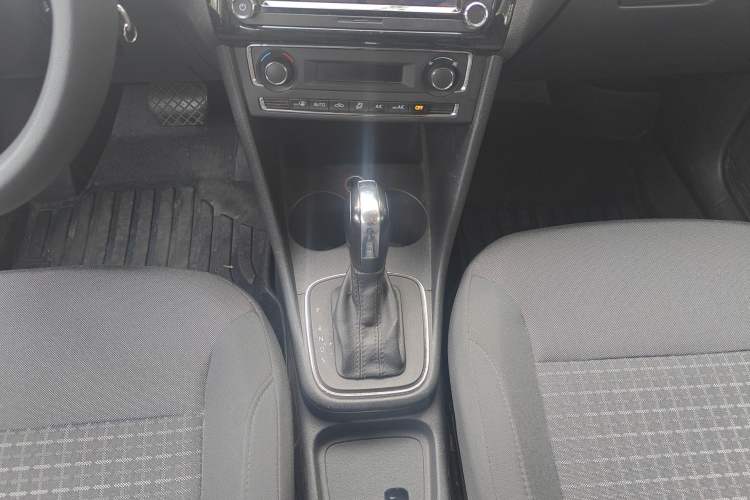 Used Volkswagen Polo 2014 1.6L Automatic Comfort Edition Gear Lever