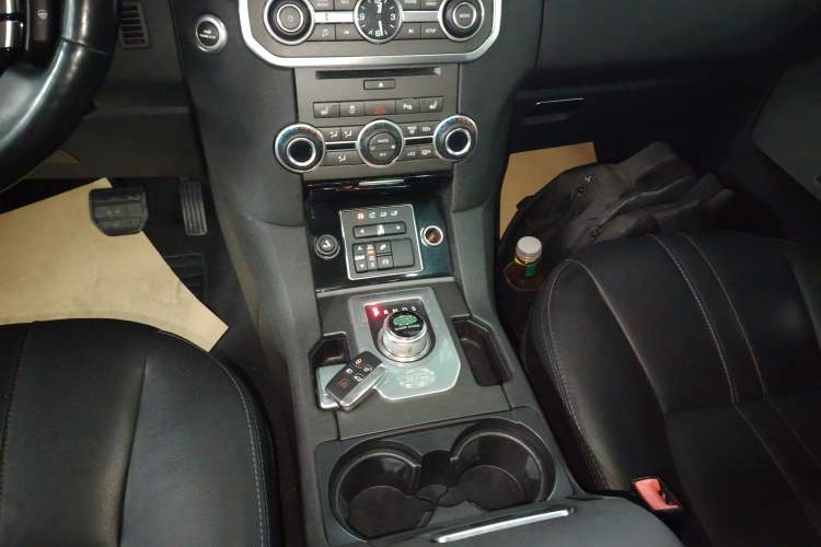 Used Land Rover Discovery 2016 3.0 SC Obsidian Black Heritage Edition SE