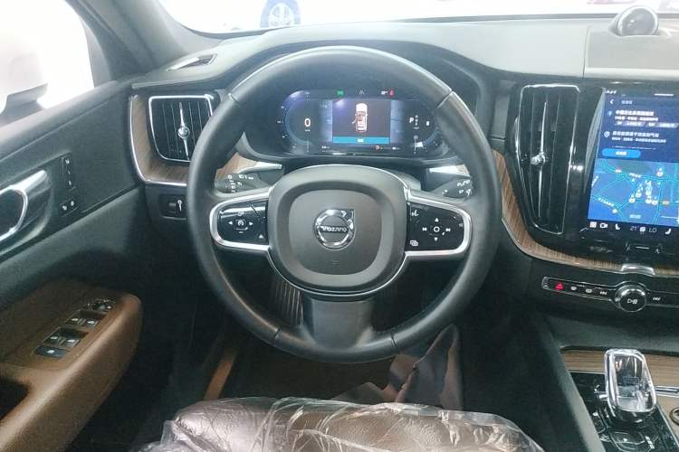 Used Volvo XC60 2022 B5 4x4 Smart Luxury Edition