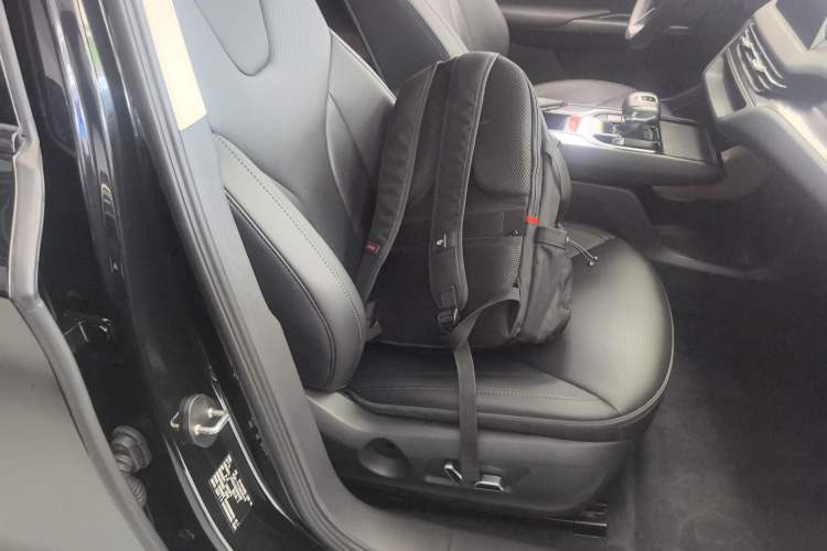 Used Hongqi E-QM5 2022 431 km Charge & Enjoy Edition