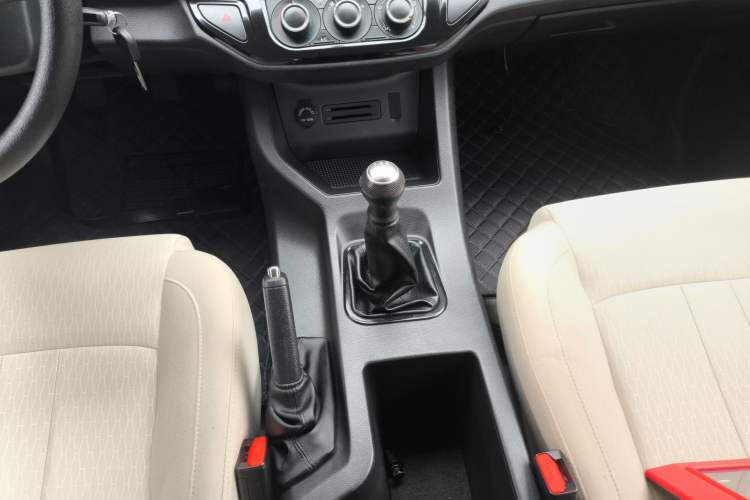 Used FORTHING Lingzhi 2022 M5 1.6L Practical Model 5 Seats Gear Lever