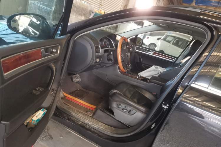 Used Volkswagen Touareg 2011 3.0 TSI Comfort Version Driver Seat