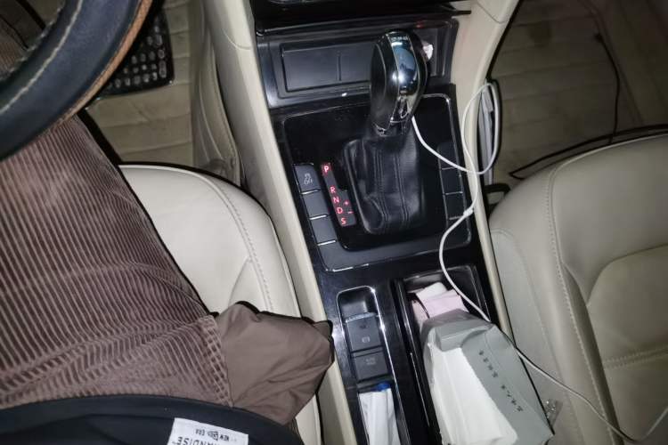 Used Volkswagen Passat 2011 1.8 TSI DSG Prestige Edition Gear Lever