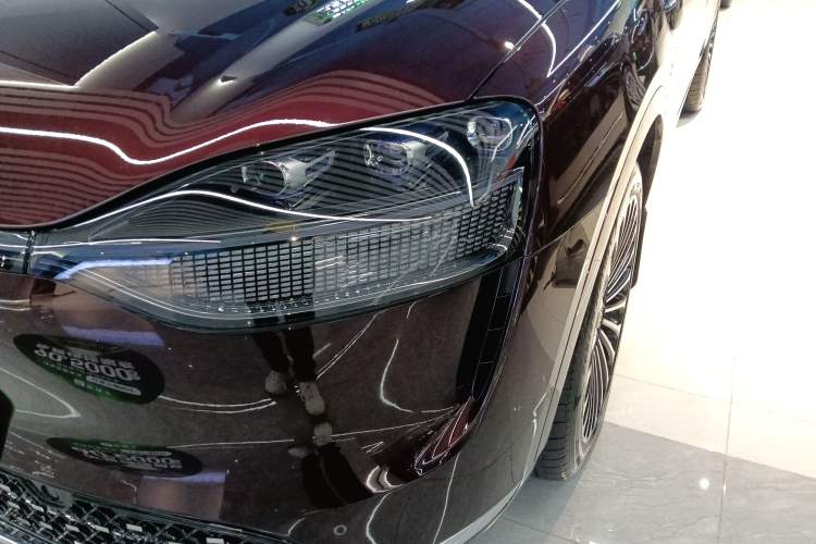 Used Hima AITO M9 2025 Extended-Range Ultra Version 52 kWh 6-Seater
