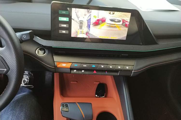 Used CHANGAN UNI-V 2023 1.5T Prestige Model
