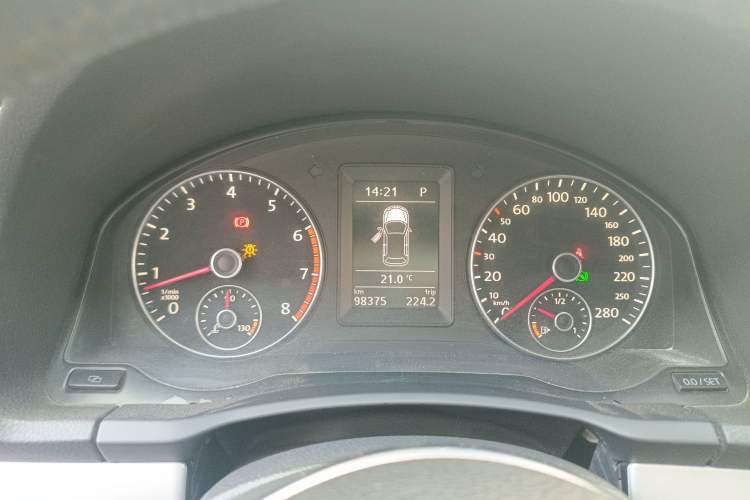 Used Volkswagen Scirocco 2011 1.4 TSI Single-Turbo Fashion Edition Instrument Cluster