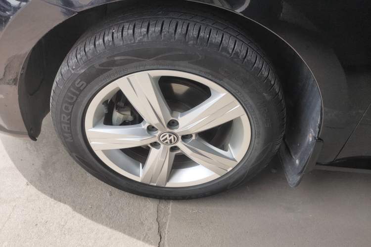 Used Volkswagen Lavida 2017 1.6L Manual Fashion Edition
