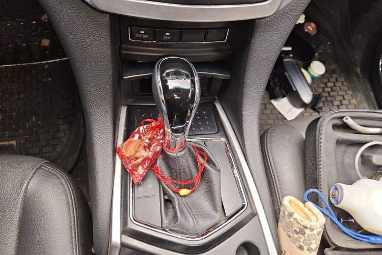 Used JMC Yusheng S350 2013 2.4T Automatic 2WD Diesel Ultra-Luxury 7-Seater Gear Lever