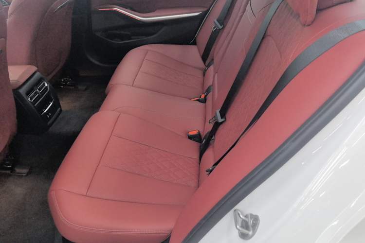 Used BMW i3 2024 eDrive 35 L
