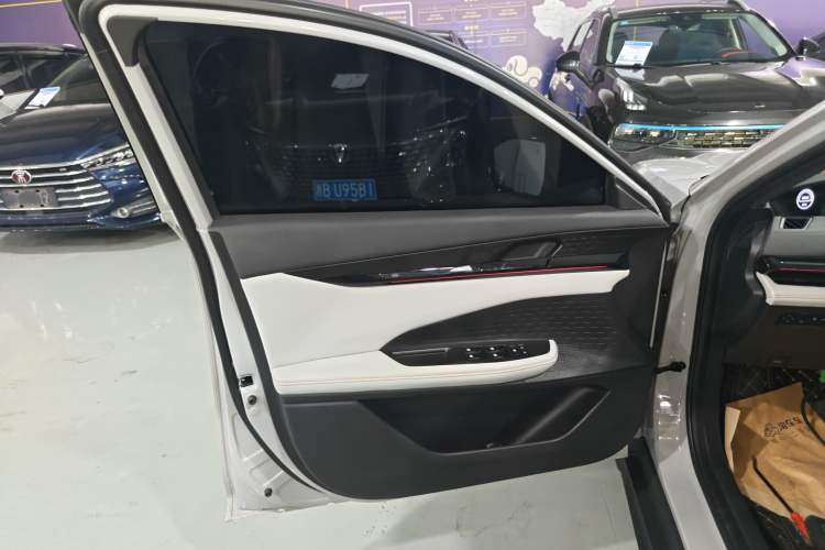 Used Changan UNI-V iDD 2024 Blue Whale Smart Electric iDD 136km Luxury Model