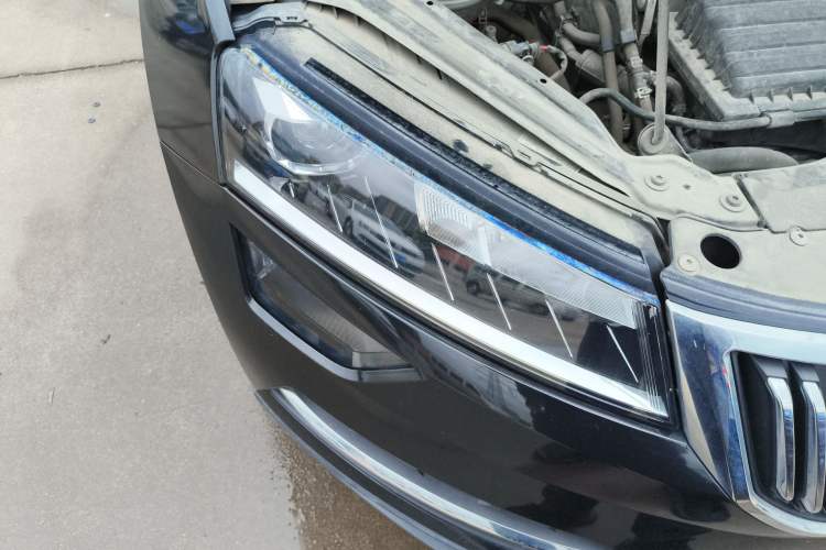 Used Skoda Karoq 2019 TSI280 Smart Drive Deluxe Edition China VI Standard Right Front Headlight