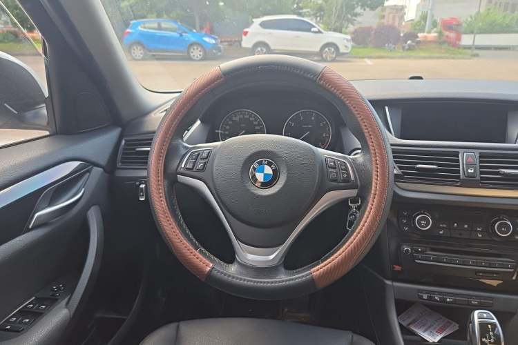 Used BMW X1 2015 sDrive18i Leading Edition
