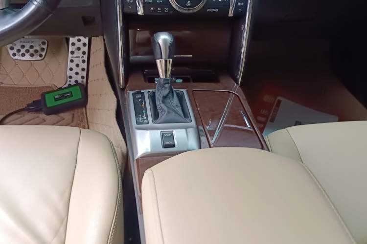 Used Toyota Reiz 2013 2.5V Elite Edition Gear Lever