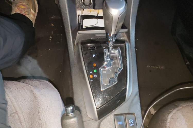 Used Toyota Corolla 2017 1.2T CVT GL-i Gear Lever