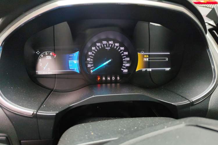 Used Ford Edge 2015 2.0T GTDi Two-Wheel-Drive High-Line Version
