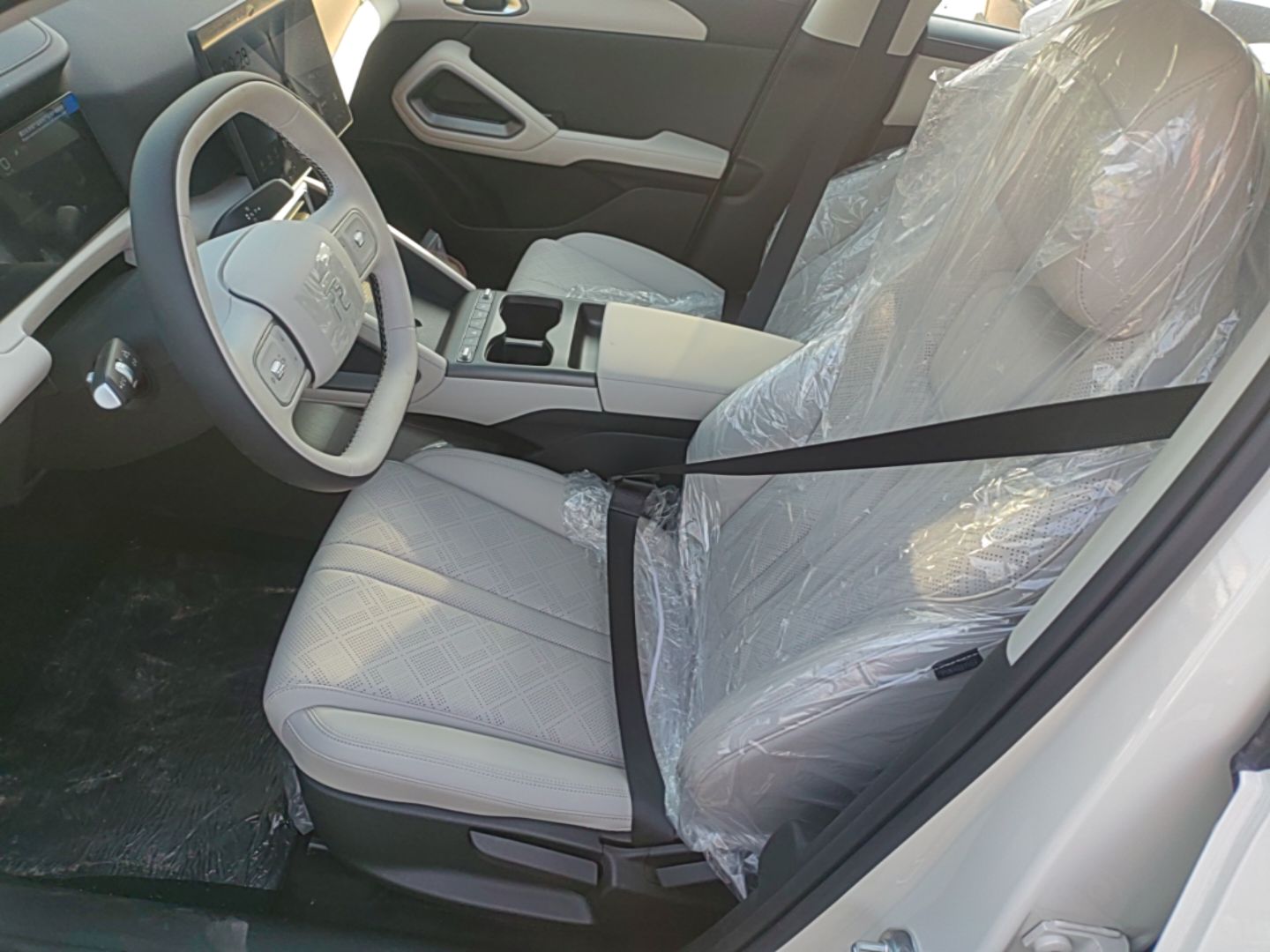 BYD Yuan UP 2027 Model Flying Edition 401KM Vitality Version — снимка 17