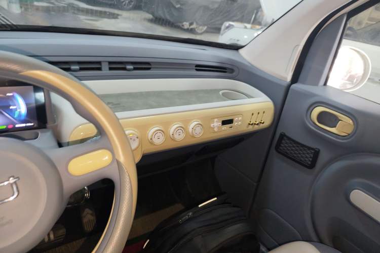 Used Bestune Pony 2025 222km Range Agile Horse Audio And AC Panel