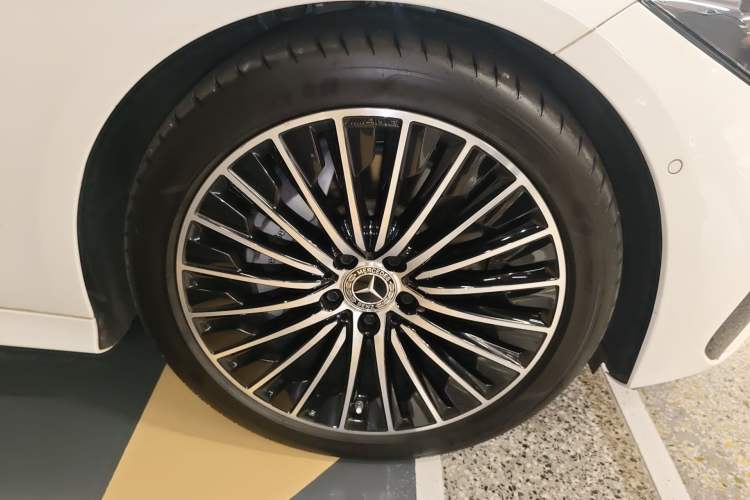 Used Mercedes-Benz CLE 2024 CLE 300 4MATIC Dynamic Coupe Right Front Wheel Hub