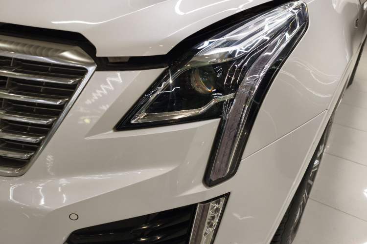 Used Cadillac XT5 2018 25T Luxury Model Left Front Headlight