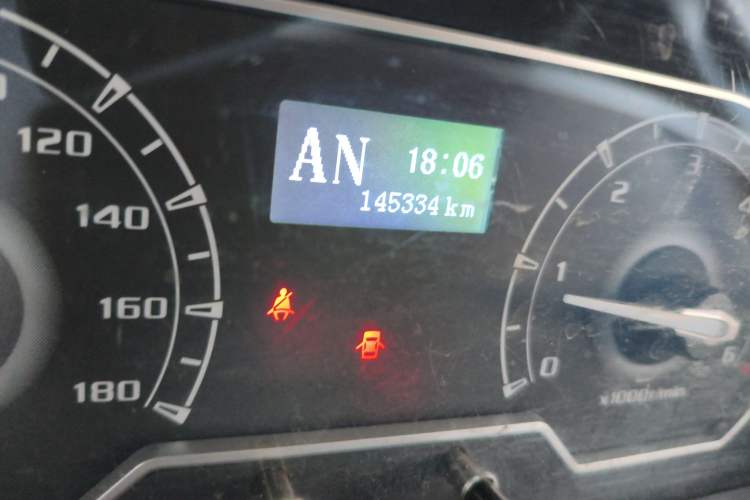 Used SAIC MAXUS Xintu V80 2018 2.5T AMT Aoyuntong Short Wheelbase Mid-Roof 5-6 Seater
