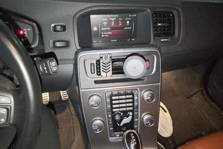 Used Volvo V60 2015 T5 Zhiya Edition Audio And AC Panel