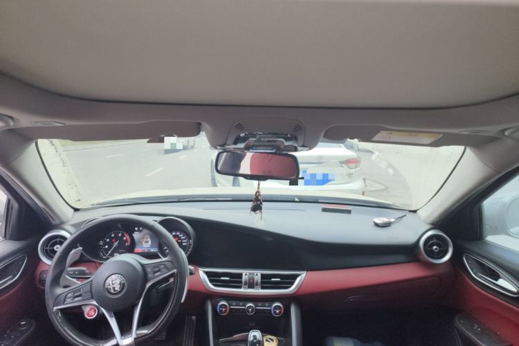 Used Alfa Romeo Giulia 2017 2.0T 280HP Luxury Edition Headliner