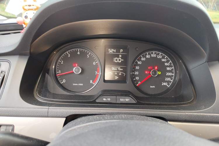 Used Volkswagen Gran Lavida 2013 1.6L Automatic Fashion Model
