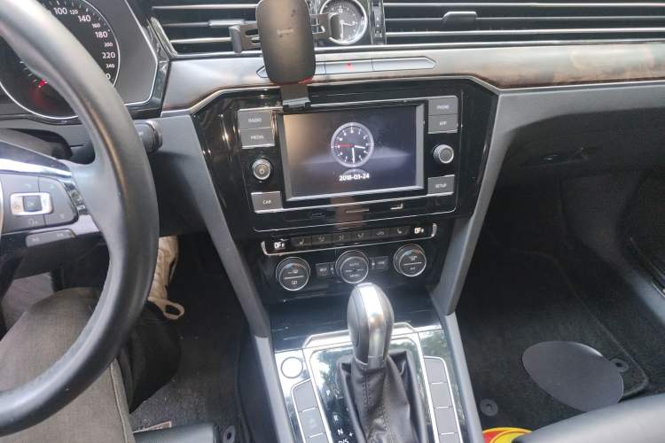 Used Volkswagen Magotan 2018 330TSI DSG Luxury Model Audio And AC Panel