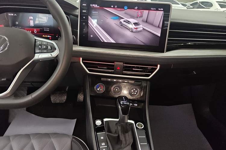 Used Volkswagen Sagitar 2023 300TSI DSG Excellence Edition Audio And AC Panel