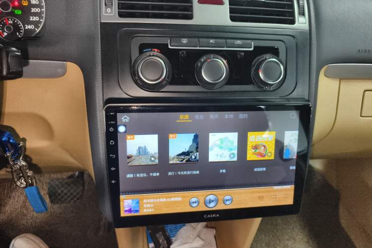 Used Volkswagen Touran 2011 1.4T DSG Zhiya Edition 5 Seats Audio And AC Panel