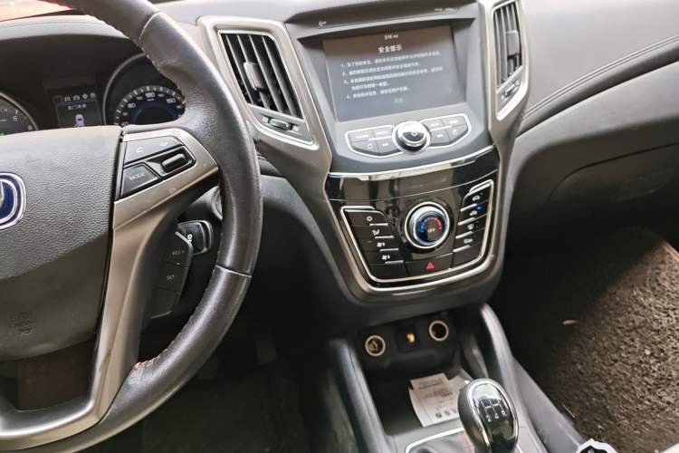 Used CHANGAN CS35 2017 1.6L Manual Luxury Model Audio And AC Panel