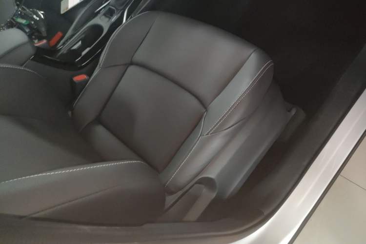 Used Toyota FRONTLANDER 2024 2.0L CVT Leading Plus Edition Right Front Seat