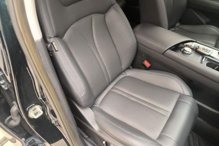 Used Dongfeng Aeolus Huge 2022 Mach Dual-Motor 1.5T MHD Dare-to-Dream Edition
