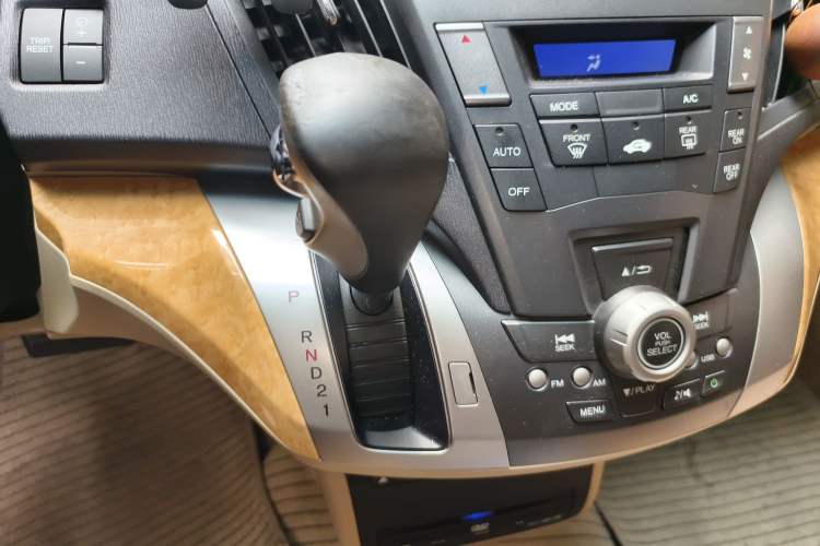 Used Honda Odyssey 2009 2.4L Comfort Edition Gear Lever