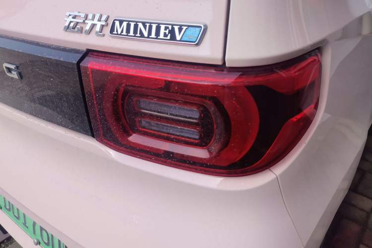 Used Wuling Hongguang MINIEV 2022 Macaron Premium Model – Lithium Iron Phosphate Right Rear Taillight
