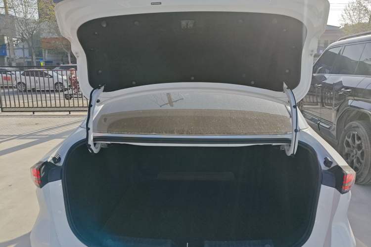 Used Geely Galaxy L6 2025 EM-i 140km Long-Range Version