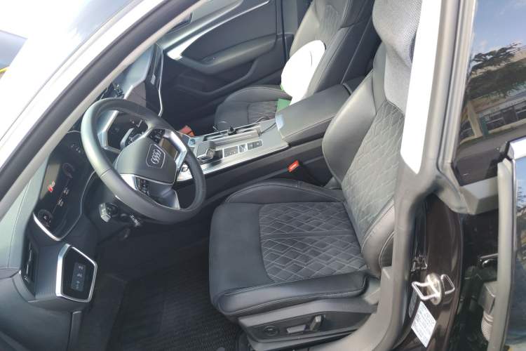 Used Audi A7L 2024 45TFSI quattro S-line Visionary Edition Flow Crystal Package Left Front Seat